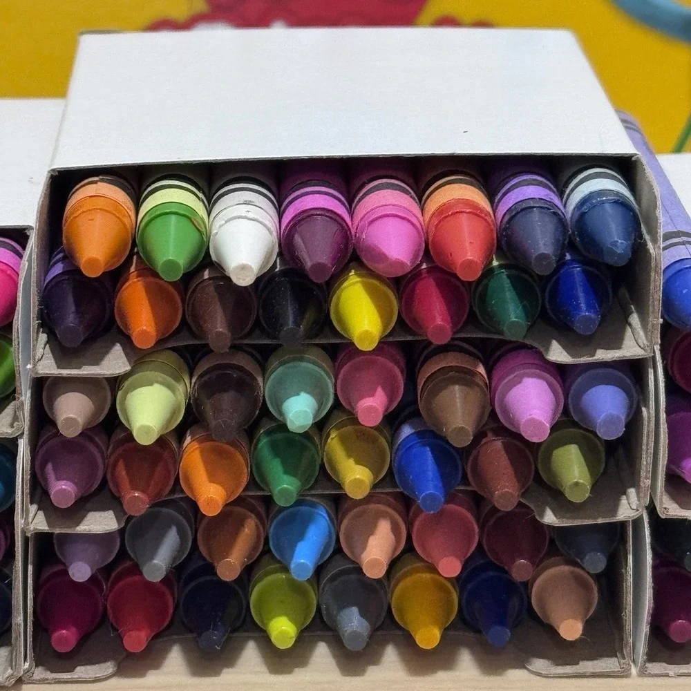 Crayola 120 Box Of Crayons 120 Colors Bonus Character Tip Sharpener Inc 1 Used